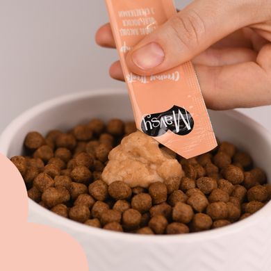 Лакомство кремовое для кошек Mavsy CREAMY LICKABLE TREATS SALMON WITH SHRIMP с филе лосося и креветками, 15 г (5 шт)